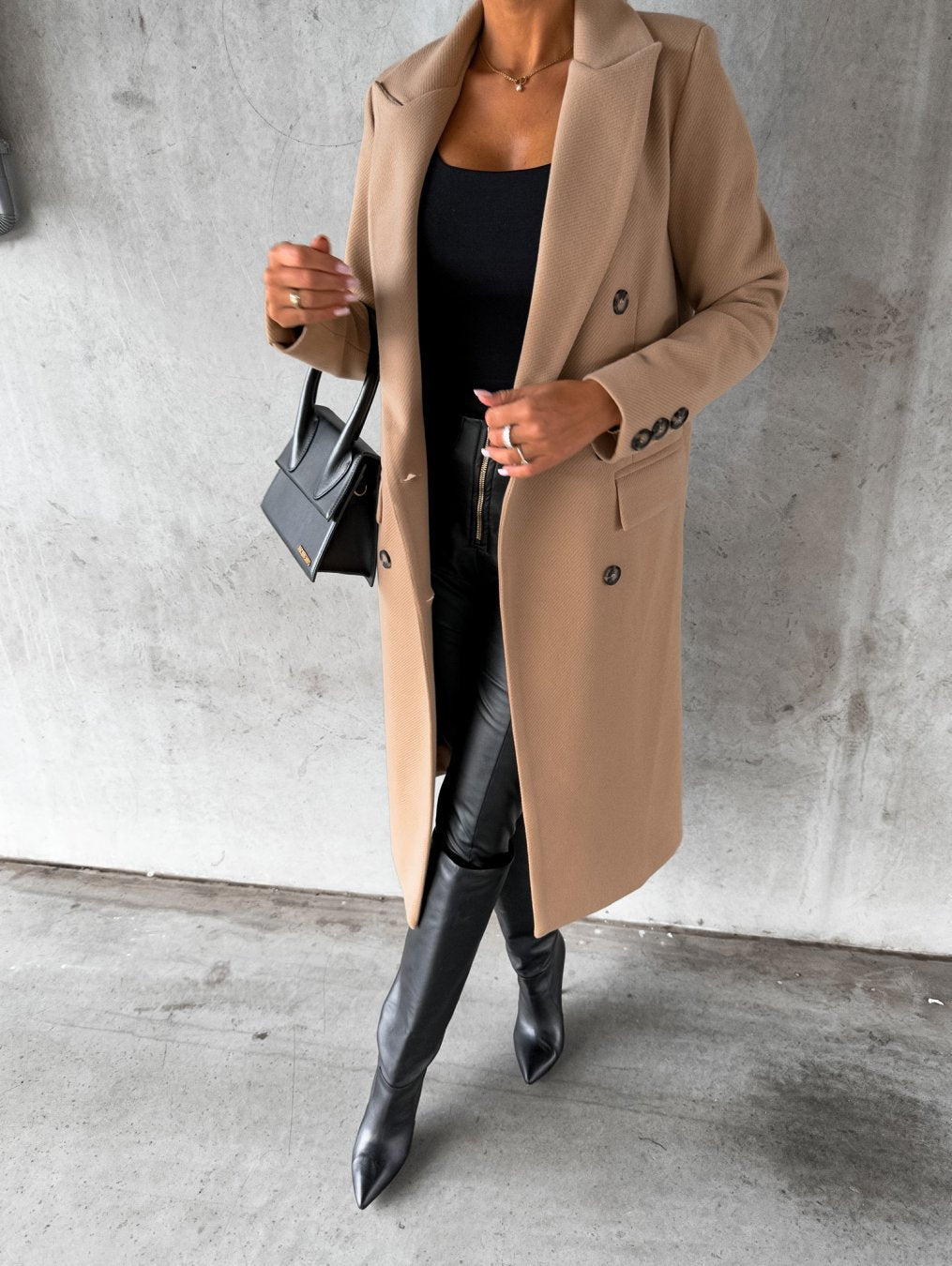 Stylish Women's Coat – Elegant Outerwear for Winter, Warm and Trendy Design